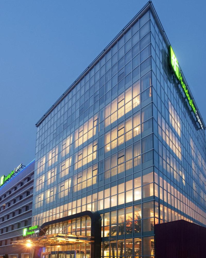 Holiday Inn Express Tianjin Airport, An Ihg Hotel Екстер'єр фото